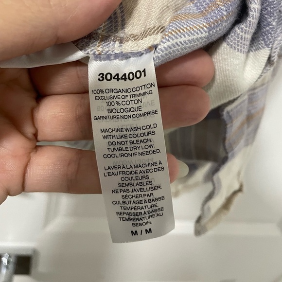 TILLEY- 100% organic cotton , button down - Picture 4 of 4